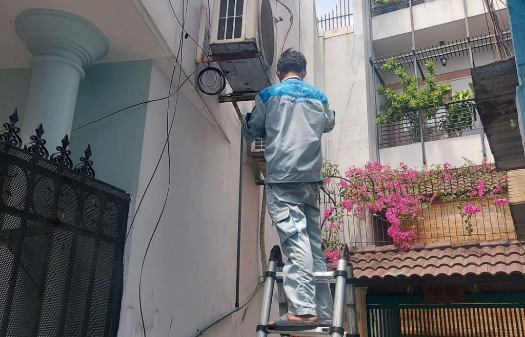 phương thức đặt lịch bơm gas máy lạnh tại sửa điện lạnh limosa