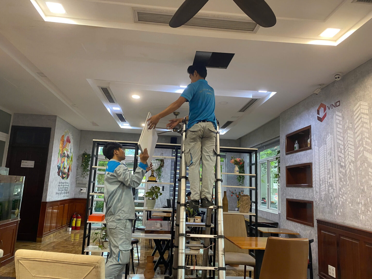 Kỹ thuật viên Limosa sửa máy lạnh tận nơi
