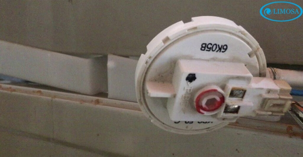 Bí Quyết Sửa Lỗi F1 Máy Giặt Aqua Đơn Giản, Chi Tiết Tại Nhà Cảm biến mực nước bị hỏng hoặc sai lệch tín hiệu