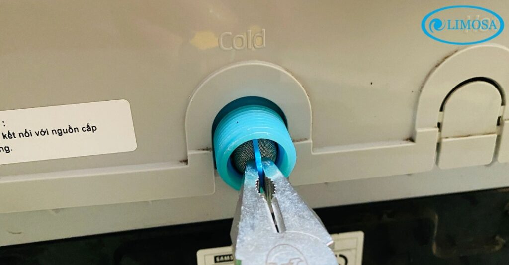 Sửa Máy Giặt Aqua Báo Lỗi E11 - Cách Xử Lý Đơn Giản Tại Nhà Vệ sinh van cấp nước điện từ máy giặt